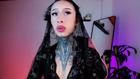 Snapshot of kali_ka chatting on July 4, 9:32 pm Kali Ka Please help me with your thumbs up its important dont forget my birthday on October 26 online show from July 4, 9:32 pm