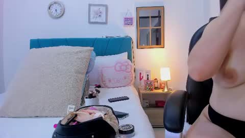 Snapshot of kam_lopez chatting on June 29, 8:42 pm Kamilalopez online show from June 29, 8:42 pm