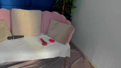 KamaFeels online show from November 1, 6:15 am