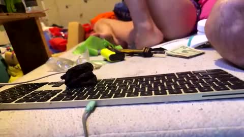 Snapshot of kamikazeozzy_juicylucee chatting on February 9, 9:13 am kamikazeozzy_juicylucee online show from February 9, 9:13 am