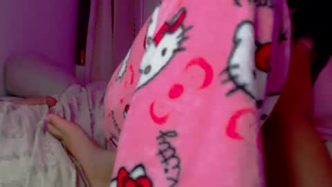 Snapshot of kamila_french chatting on December 3, 1:52 am Kamila online show from December 3, 1:52 am