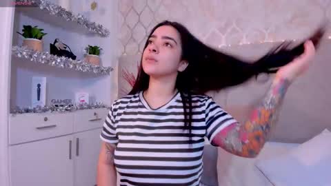 Kamila Betancourt online show from December 21, 12:45 pm