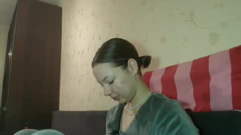 Snapshot of kamilla_kissesu chatting on October 1, 2:01 pm Camilla online show from October 1, 2:01 pm