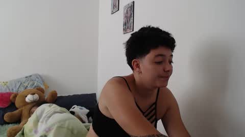 Snapshot of kammy_cami chatting on October 25, 7:41 pm kammy y camila online show from October 25, 7:41 pm