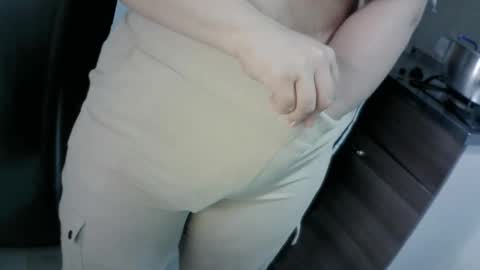 Snapshot of kandy_couple chatting on February 22, 5:44 pm Vanessa and Kevin online show from February 22, 5:44 pm