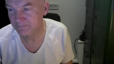 Robbie online show from February 2, 5:42 am
