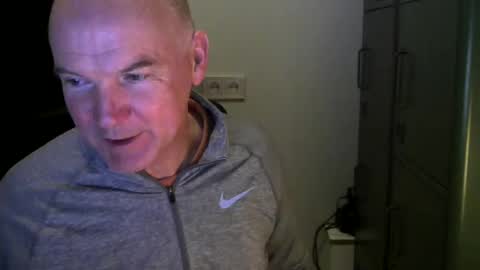 Robbie online show from February 6, 5:51 pm