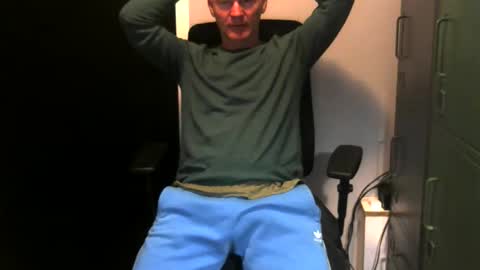 Snapshot of kapitein_rob chatting on April 8, 4:45 am Robbie online show from April 8, 4:45 am