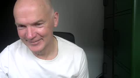 Snapshot of kapitein_rob chatting on April 9, 2:44 pm Robbie online show from April 9, 2:44 pm