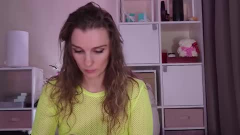 Julia online show from March 25, 8:04 pm