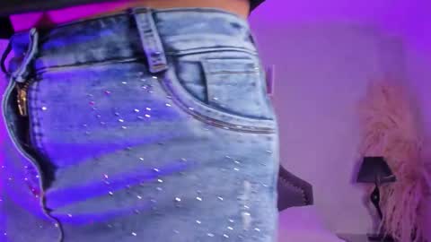 Snapshot of karelymitchel chatting on February 21, 1:01 pm Karely online show from February 21, 1:01 pm