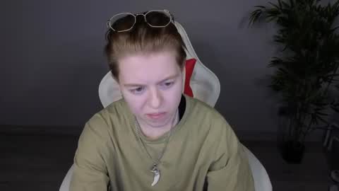 Karen online show from March 22, 8:40 am