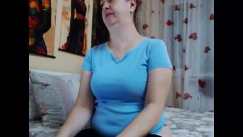 Snapshot of karenagirasoles chatting on October 18, 3:24 pm karenagirasoles online show from October 18, 3:24 pm