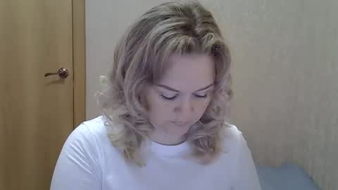 Snapshot of karennelsonx chatting on October 14, 10:27 am karennelsonx online show from October 14, 10:27 am