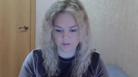 Snapshot of karennelsonx chatting on October 18, 3:57 pm karennelsonx online show from October 18, 3:57 pm