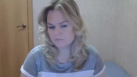 Snapshot of karennelsonx chatting on October 30, 9:00 am karennelsonx online show from October 30, 9:00 am