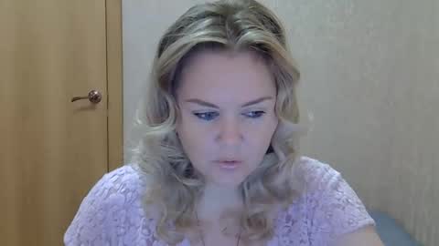 Snapshot of karennelsonx chatting on October 31, 8:37 am karennelsonx online show from October 31, 8:37 am