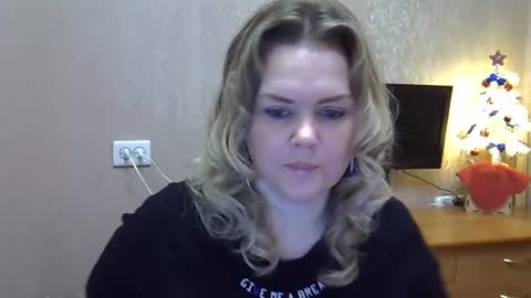 karennelsonx online show from December 16, 11:26 am