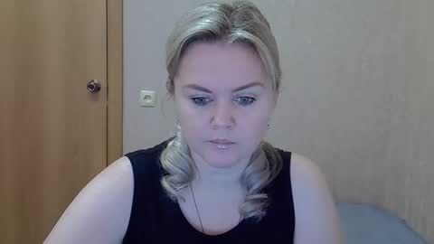 karennelsonx online show from February 12, 9:26 am