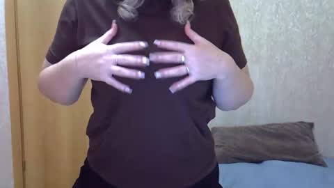 karennelsonx online show from March 28, 9:09 am