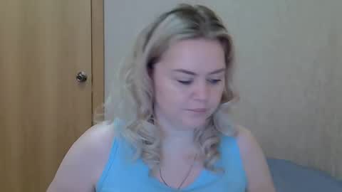 karennelsonx online show from April 5, 8:33 am