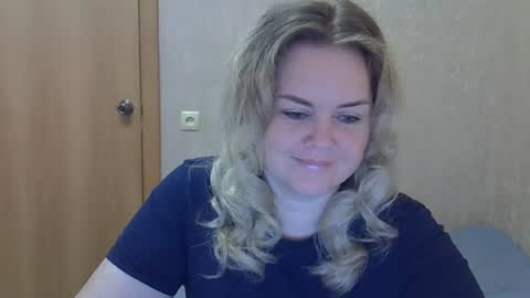 karennelsonx online show from July 18, 11:47 am