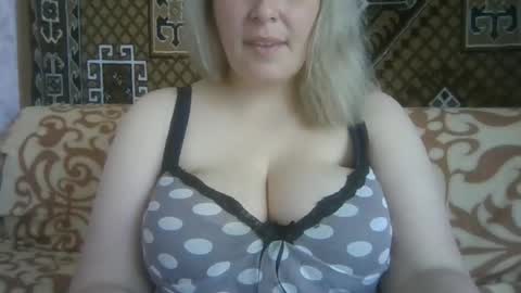 Snapshot of karilina_hi chatting on May 21, 8:54 am Karilina Hi online show from May 21, 8:54 am