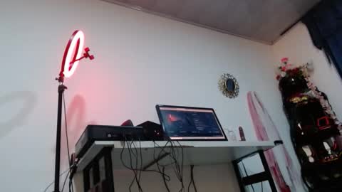 Snapshot of karima_sarabe chatting on February 12, 11:11 pm karima_sarabe online show from February 12, 11:11 pm