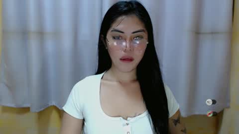 Snapshot of karina_fuckdoll chatting on December 21, 3:31 pm I AM BELLE online show from December 21, 3:31 pm