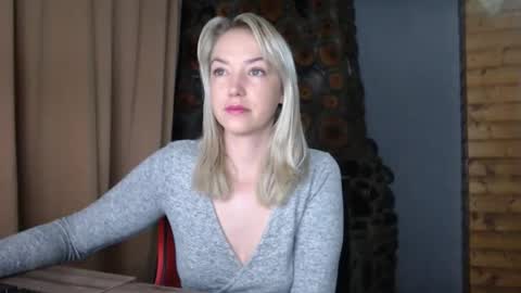 Snapshot of karina_fun chatting on February 25, 4:00 am karina online show from February 25, 4:00 am