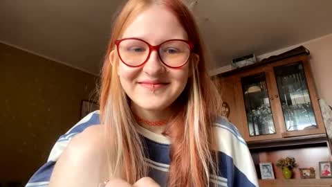 Snapshot of karinamuccia chatting on February 15, 7:51 am Karina online show from February 15, 7:51 am