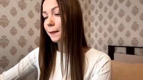 Snapshot of karinapfefferkorn chatting on October 14, 3:40 am Violet online show from October 14, 3:40 am