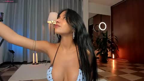 Snapshot of karinnixx chatting on June 25, 4:55 pm Karin online show from June 25, 4:55 pm