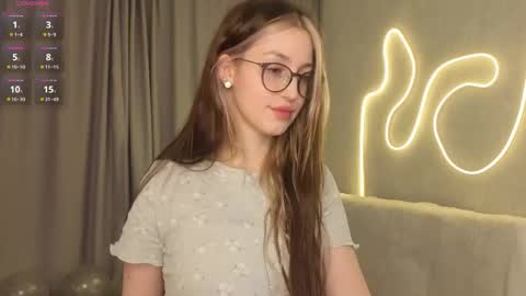 Snapshot of karissahintze chatting on February 19, 4:19 am Grace online show from February 19, 4:19 am