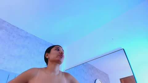 Snapshot of karla__ruiz chatting on October 19, 1:39 am Karla online show from October 19, 1:39 am