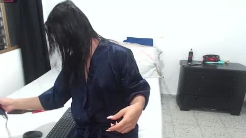 Snapshot of karla_kitten_ chatting on October 13, 12:54 am Miss Karla online show from October 13, 12:54 am