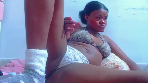Snapshot of karla_latina_28 chatting on September 17, 9:00 am karla latina 28 online show from September 17, 9:00 am