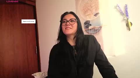 Snapshot of karla_valk1 chatting on August 5, 10:33 pm karla online show from August 5, 10:33 pm