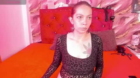 karlaahott online show from April 18, 7:40 pm