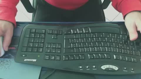 Snapshot of karll122 chatting on February 25, 10:25 am karll122 online show from February 25, 10:25 am