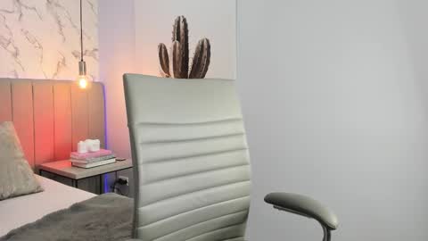Snapshot of karlla_brown chatting on October 10, 4:06 pm karlla_brown online show from October 10, 4:06 pm