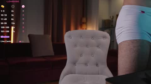 Snapshot of karlos_murphy chatting on February 10, 3:32 am Karlos and Louis online show from February 10, 3:32 am