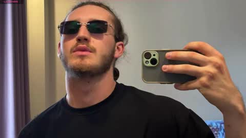 Snapshot of karlos_murphy chatting on March 30, 3:51 am Karlos and Louis online show from March 30, 3:51 am