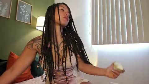 Snapshot of karlye_5 chatting on October 20, 12:16 pm Karlye online show from October 20, 12:16 pm