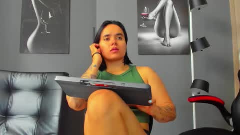   online show from December 22, 3:53 pm