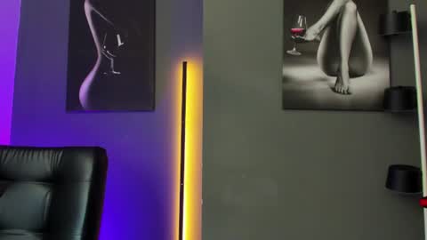 Snapshot of karlyjons_ chatting on June 17, 3:46 pm online show from June 17, 3:46 pm