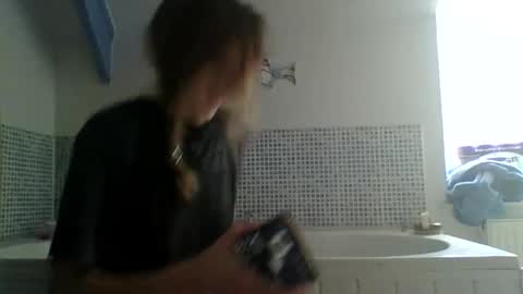 Karma Queen online show from April 4, 9:29 am