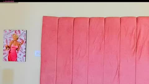 karoline online show from December 1, 7:52 pm