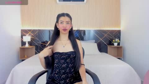 karol_cortes online show from December 16, 6:46 pm