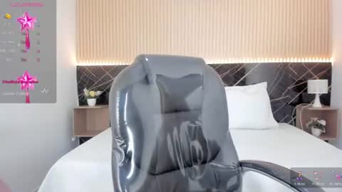 Snapshot of karol_cortes chatting on June 23, 12:14 pm karol_cortes online show from June 23, 12:14 pm